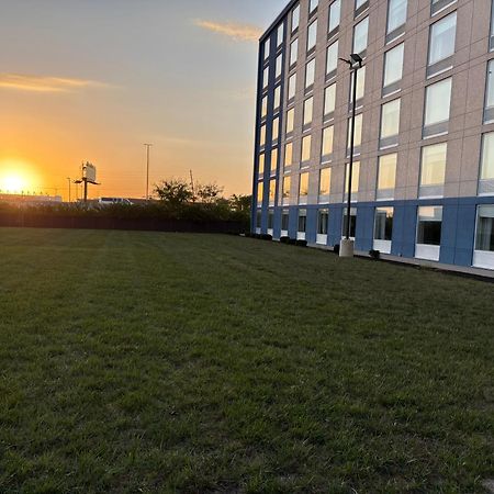 Delta Hotels By Marriott Indianapolis Airport Exterior foto