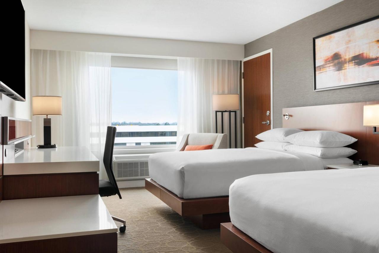 Delta Hotels By Marriott Indianapolis Airport Exterior foto